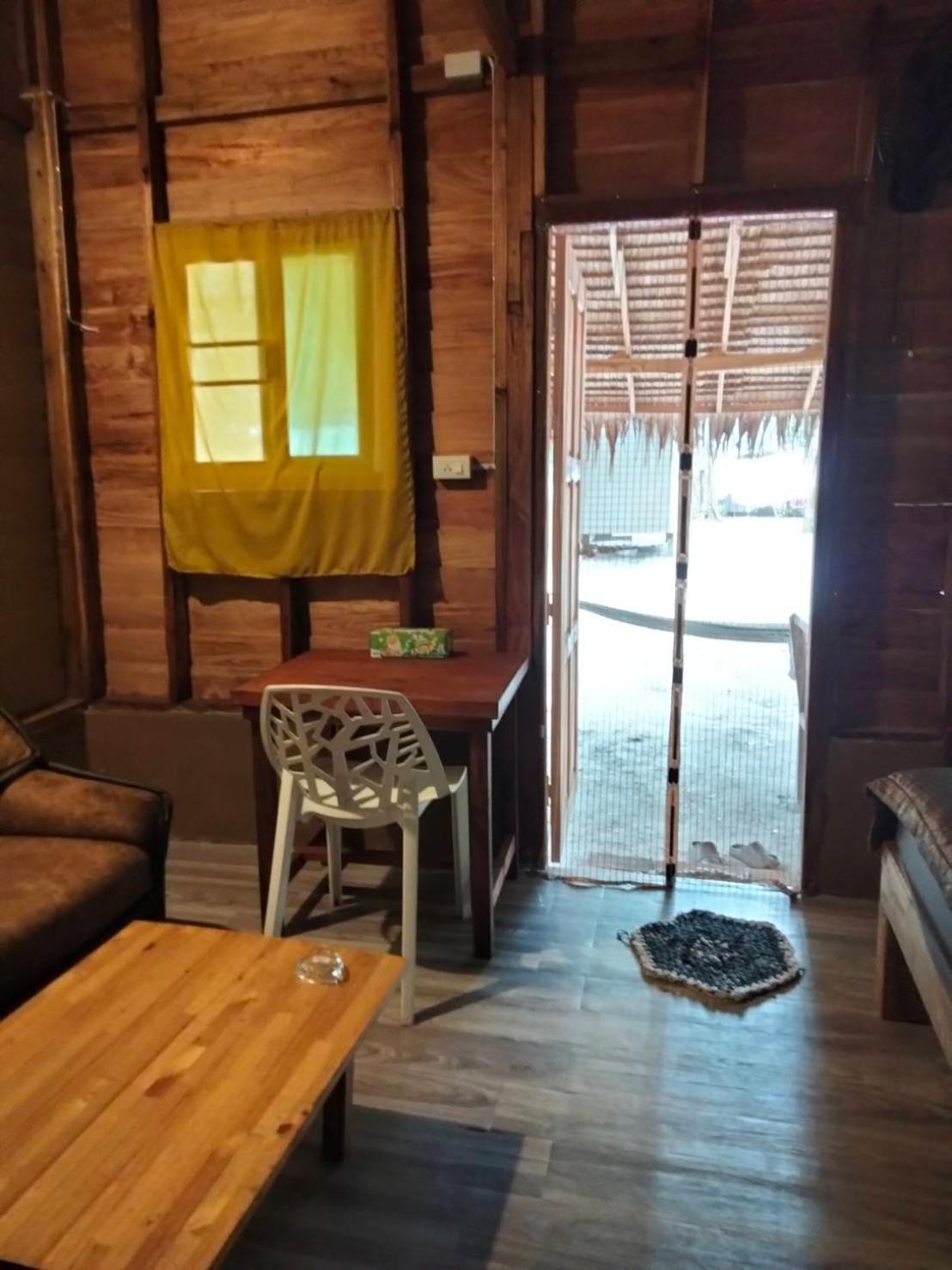 Lazy Hut Hotel Koh Phayam Luaran gambar