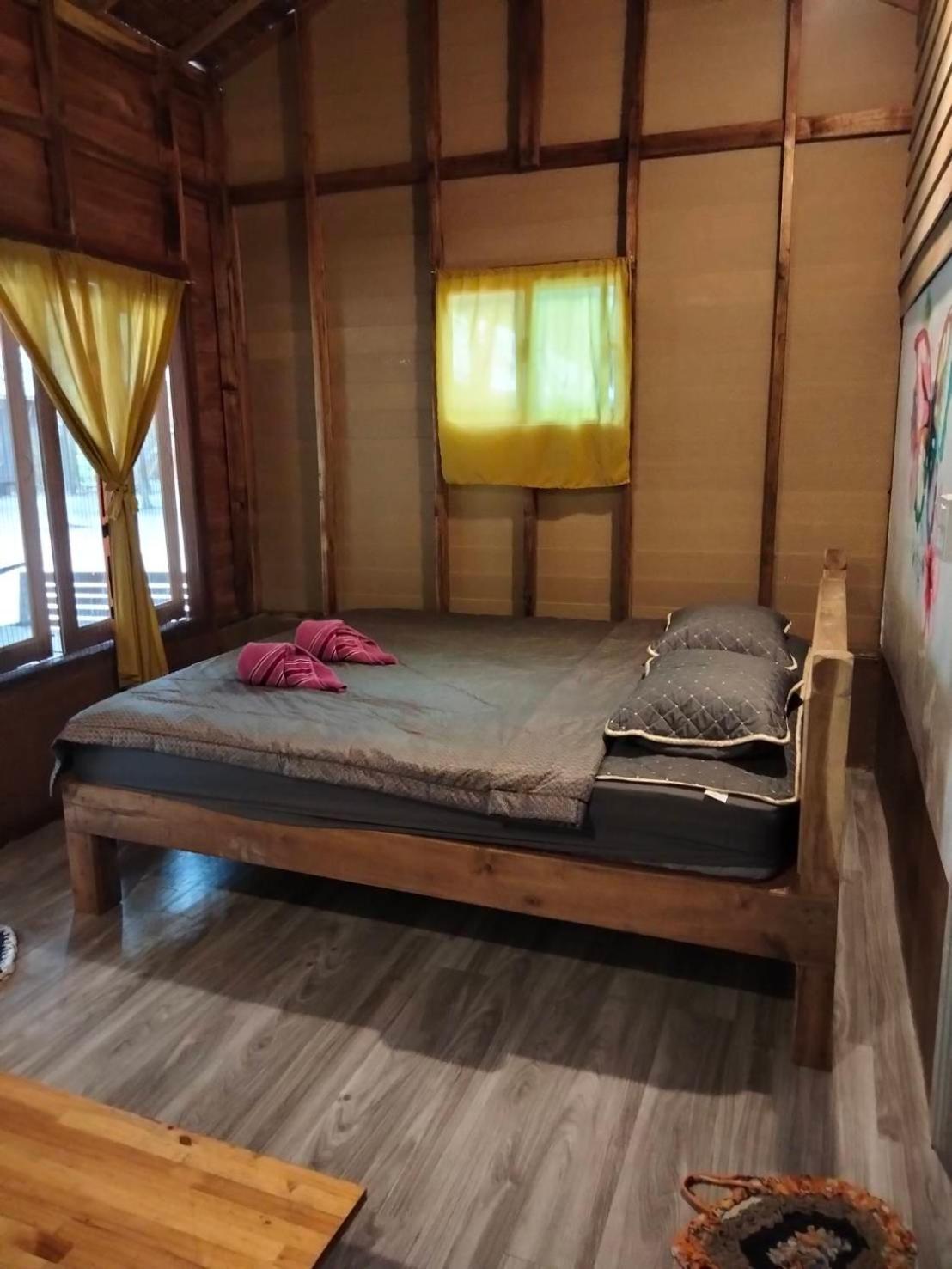 Lazy Hut Hotel Koh Phayam Luaran gambar