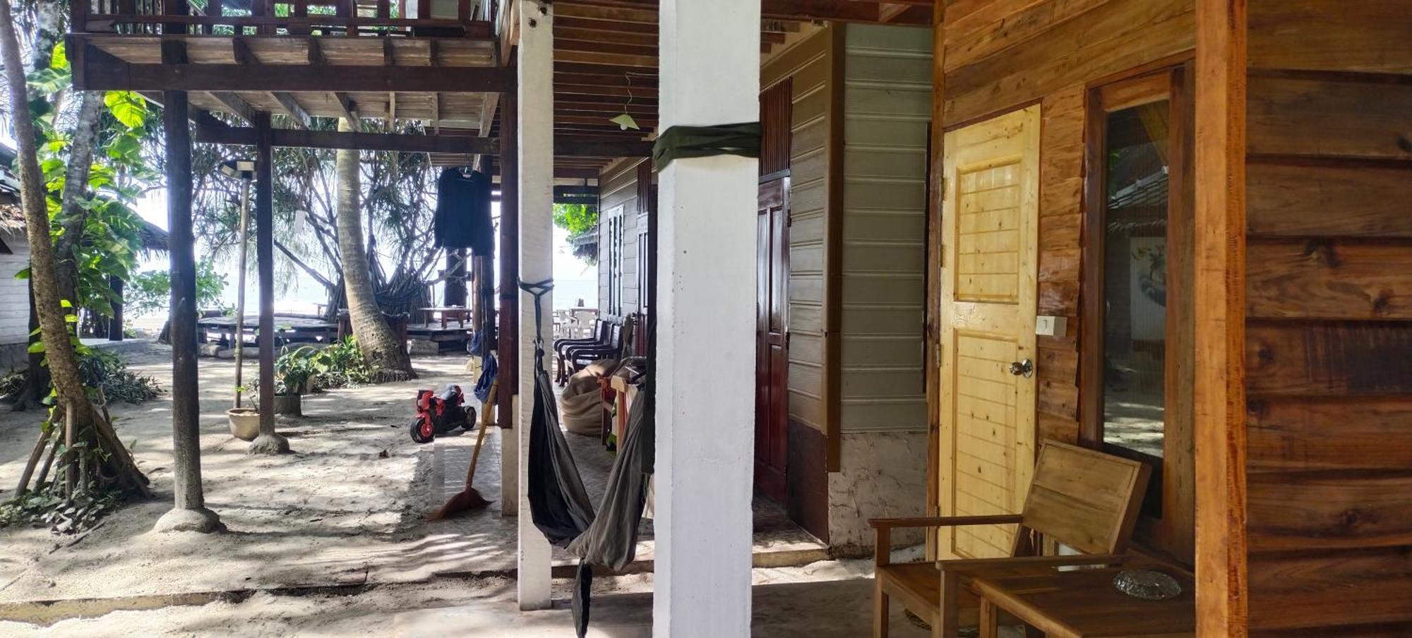 Lazy Hut Hotel Koh Phayam Luaran gambar
