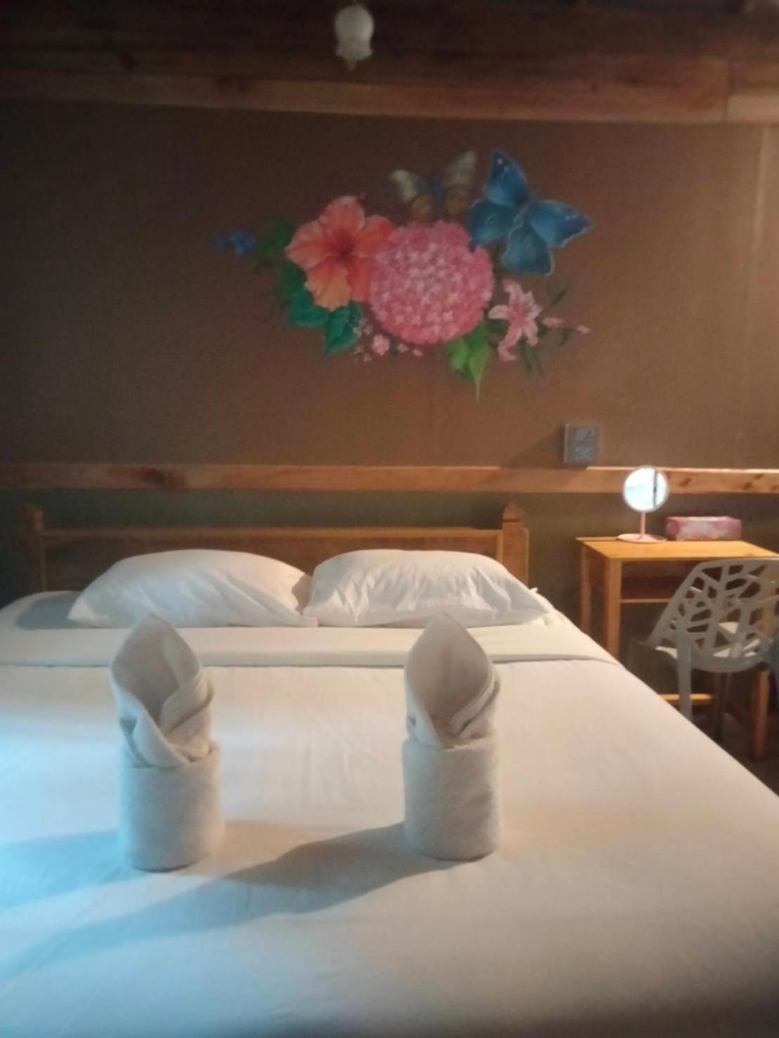 Lazy Hut Hotel Koh Phayam Luaran gambar
