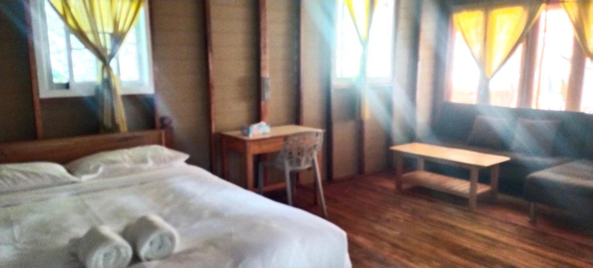 Lazy Hut Hotel Koh Phayam Luaran gambar