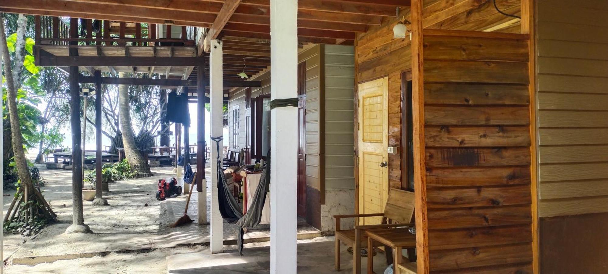 Lazy Hut Hotel Koh Phayam Luaran gambar