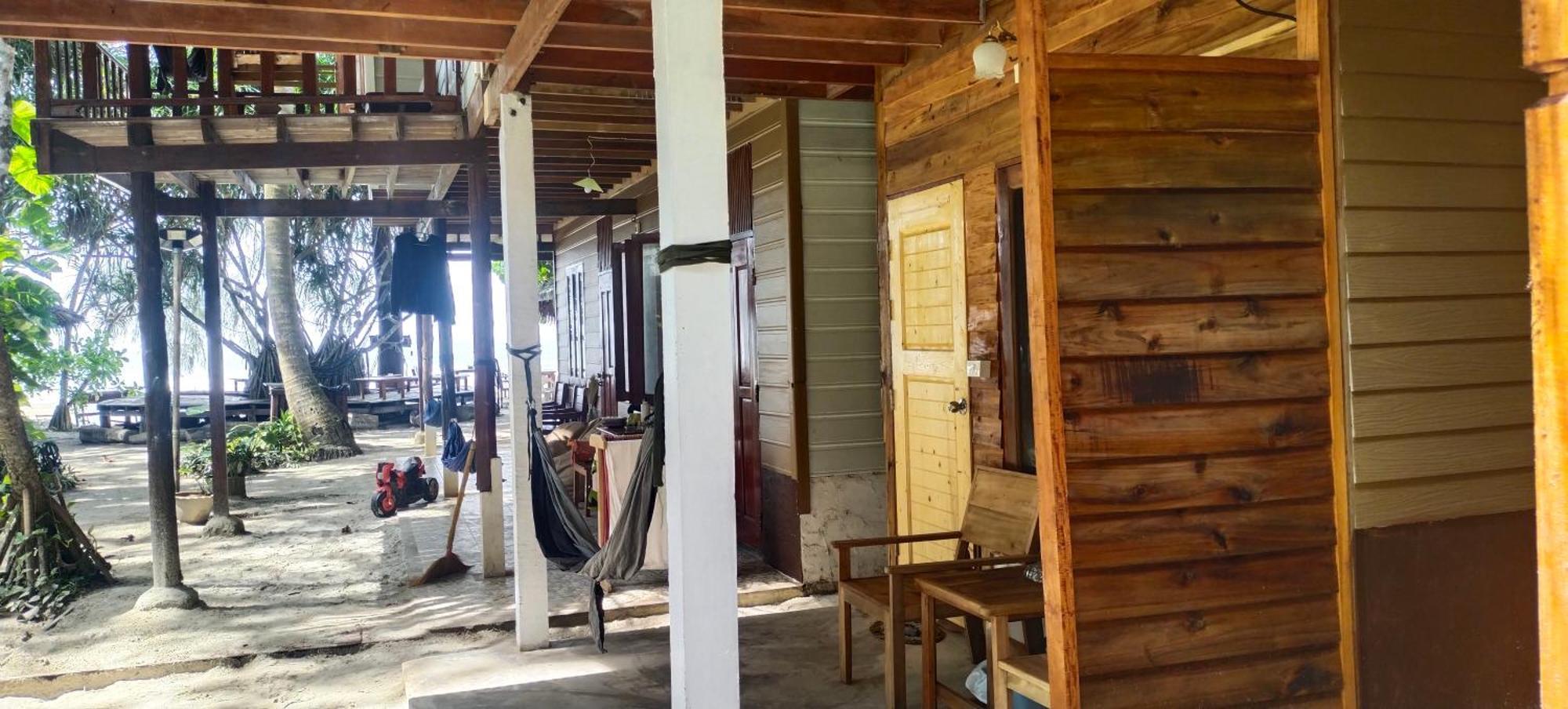 Lazy Hut Hotel Koh Phayam Luaran gambar