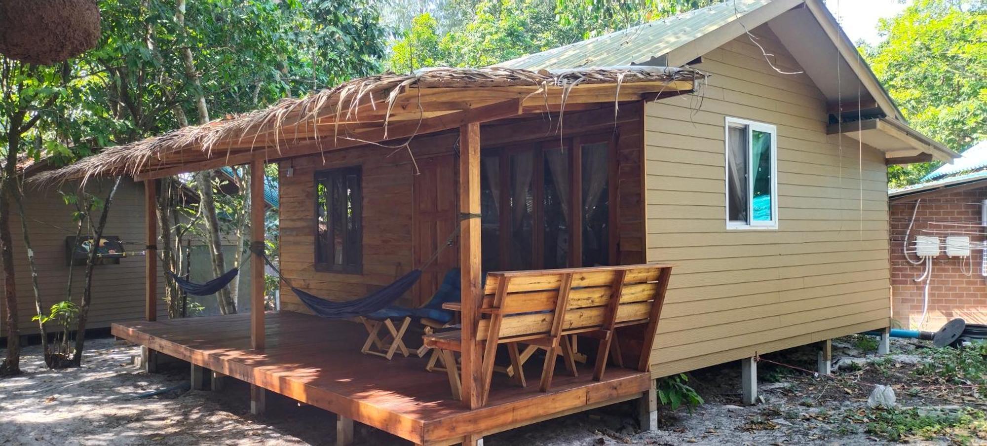 Lazy Hut Hotel Koh Phayam Luaran gambar