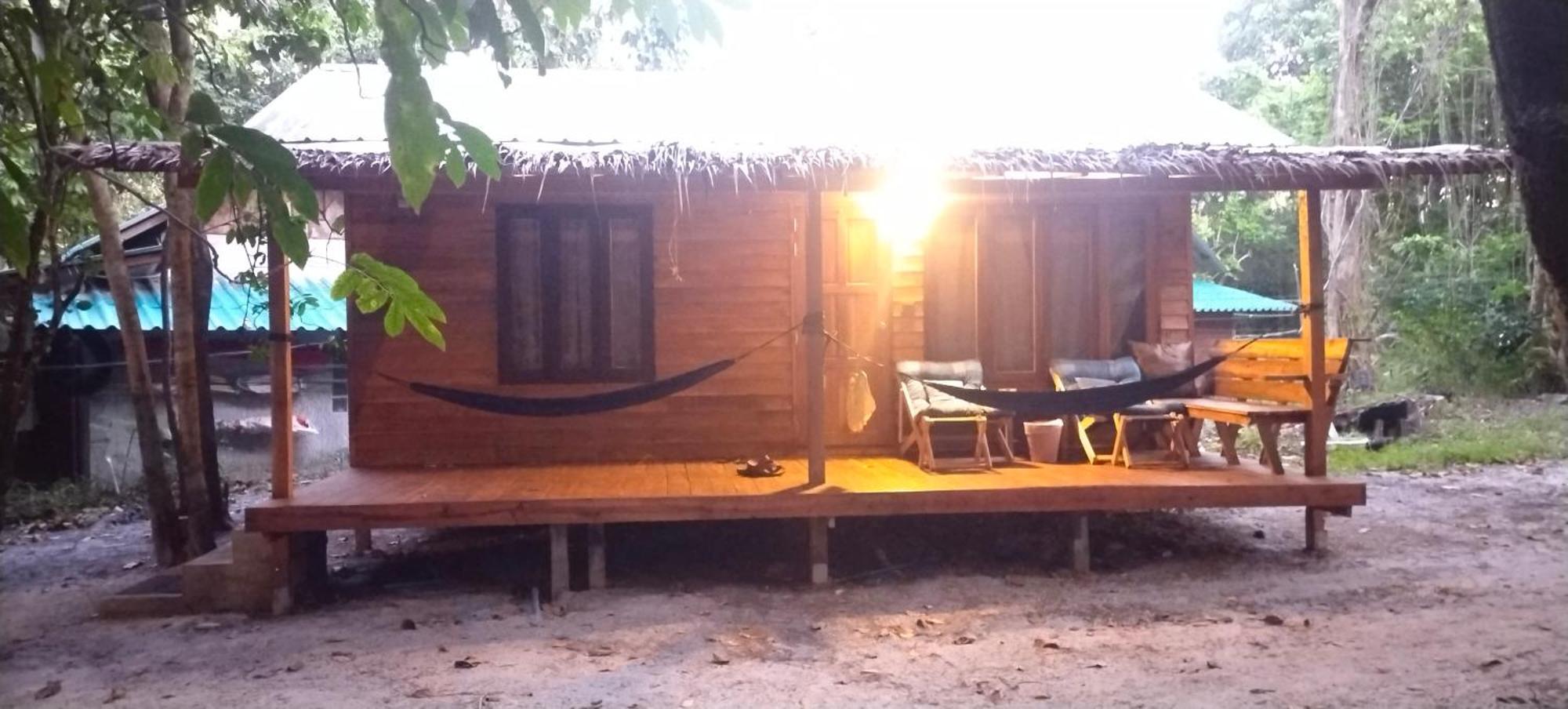 Lazy Hut Hotel Koh Phayam Luaran gambar