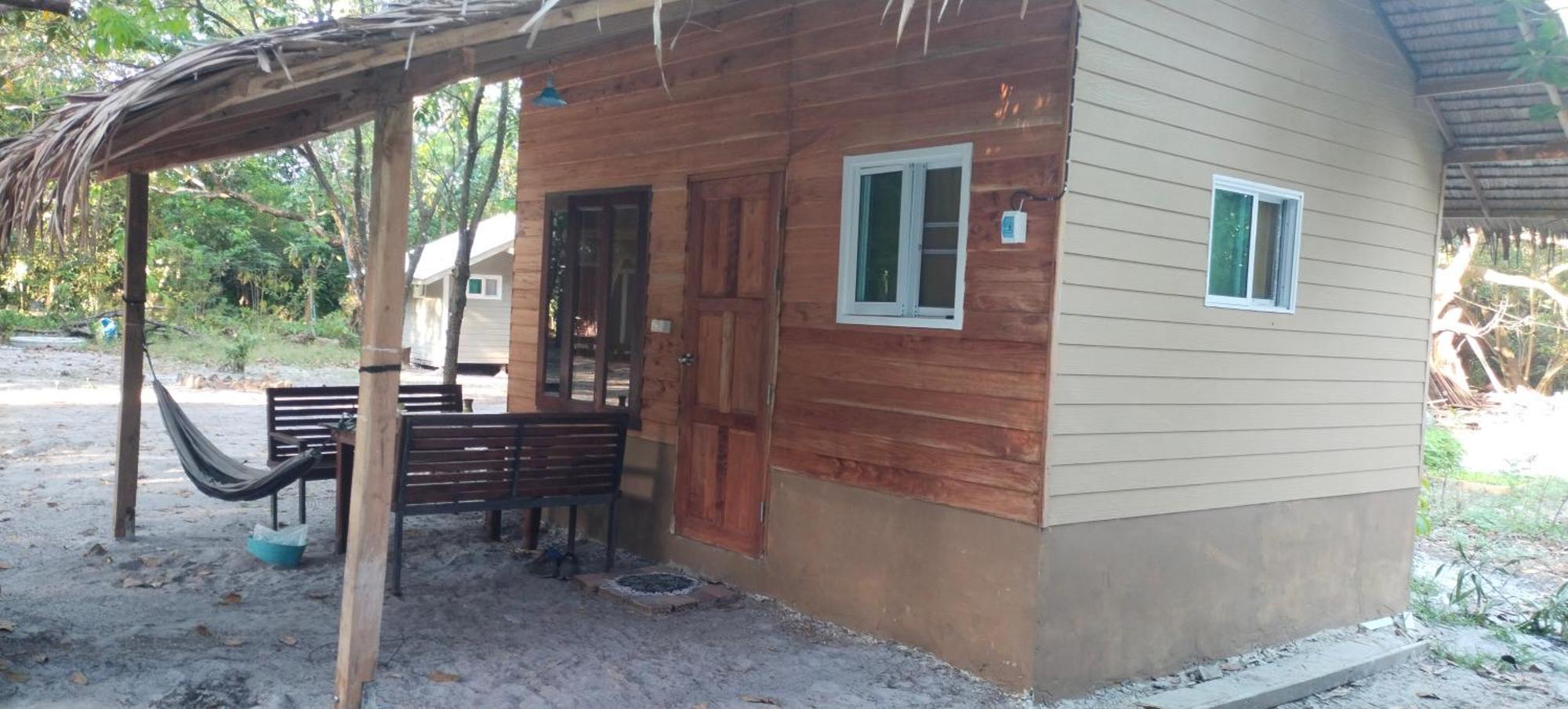 Lazy Hut Hotel Koh Phayam Luaran gambar