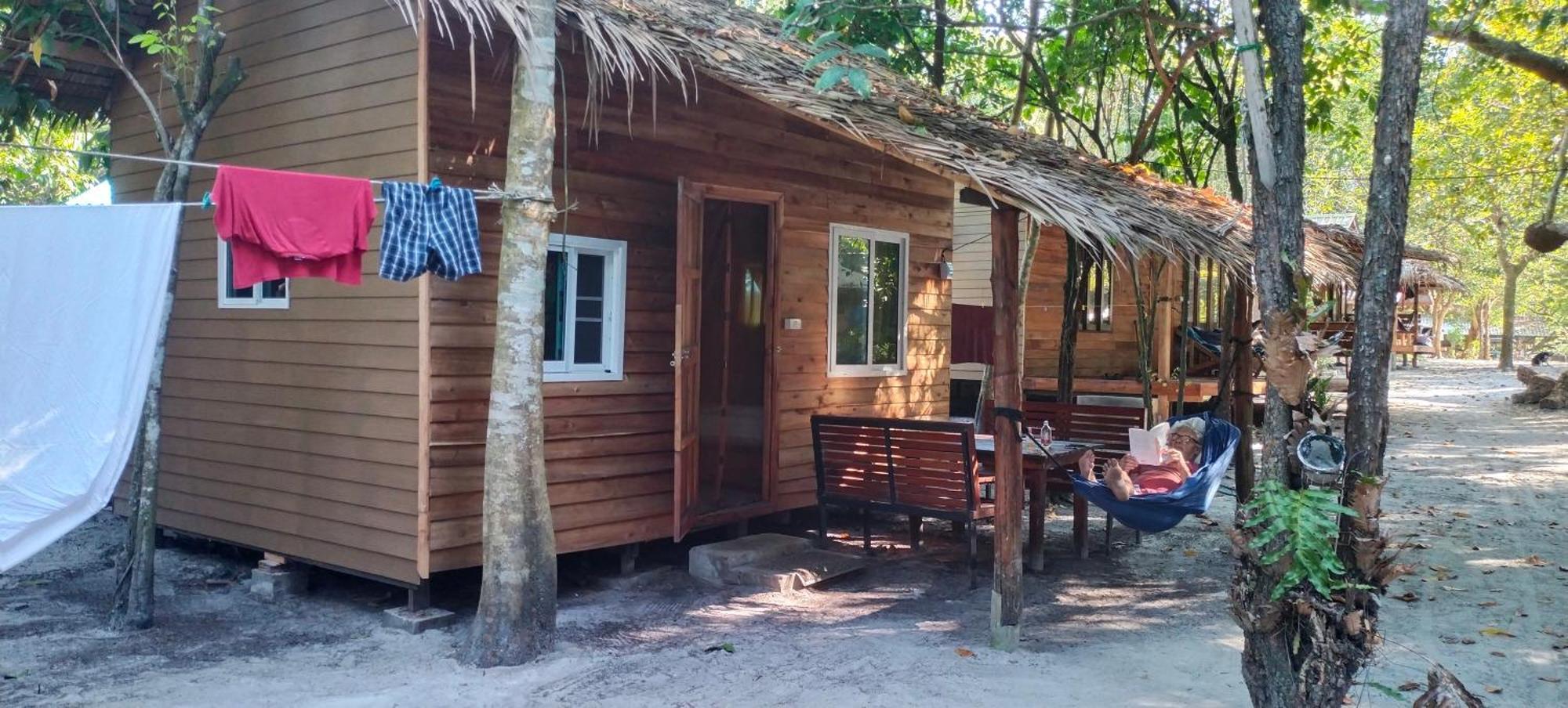 Lazy Hut Hotel Koh Phayam Luaran gambar