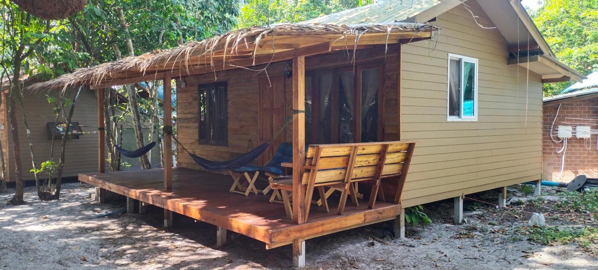 Lazy Hut Hotel Koh Phayam Luaran gambar