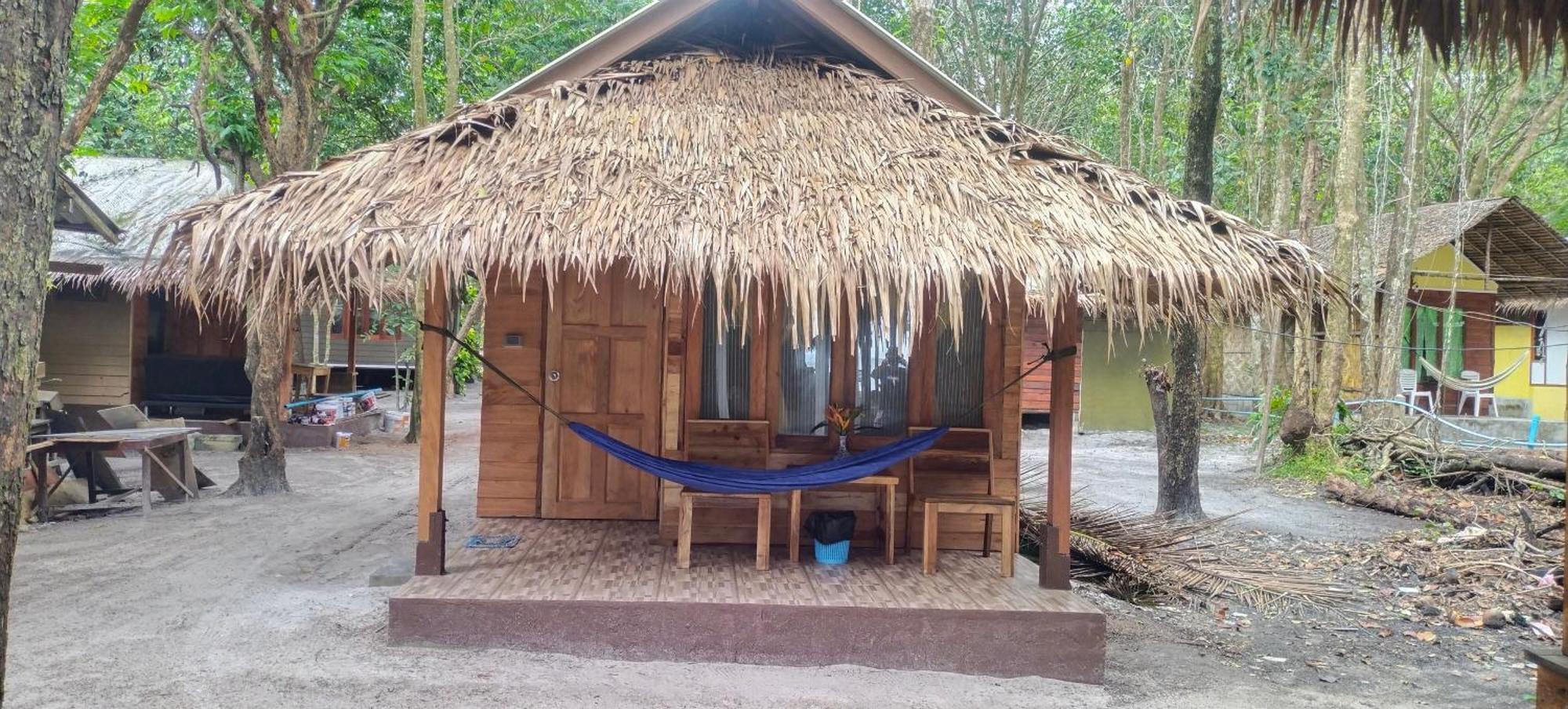 Lazy Hut Hotel Koh Phayam Luaran gambar