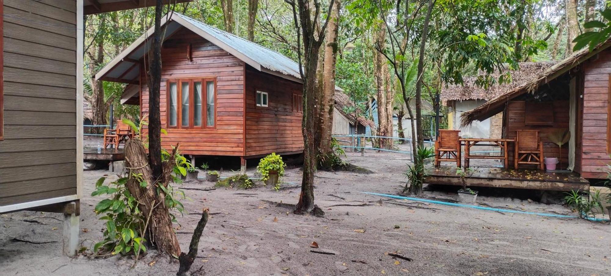 Lazy Hut Hotel Koh Phayam Luaran gambar