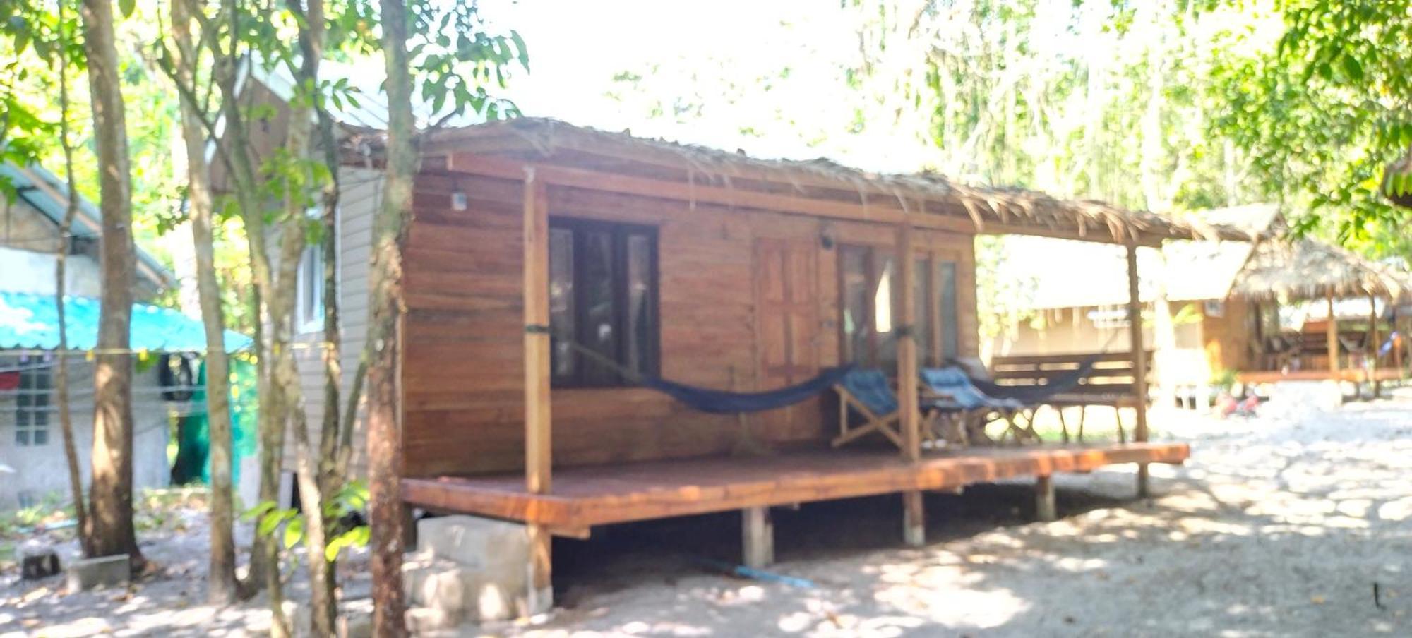 Lazy Hut Hotel Koh Phayam Luaran gambar