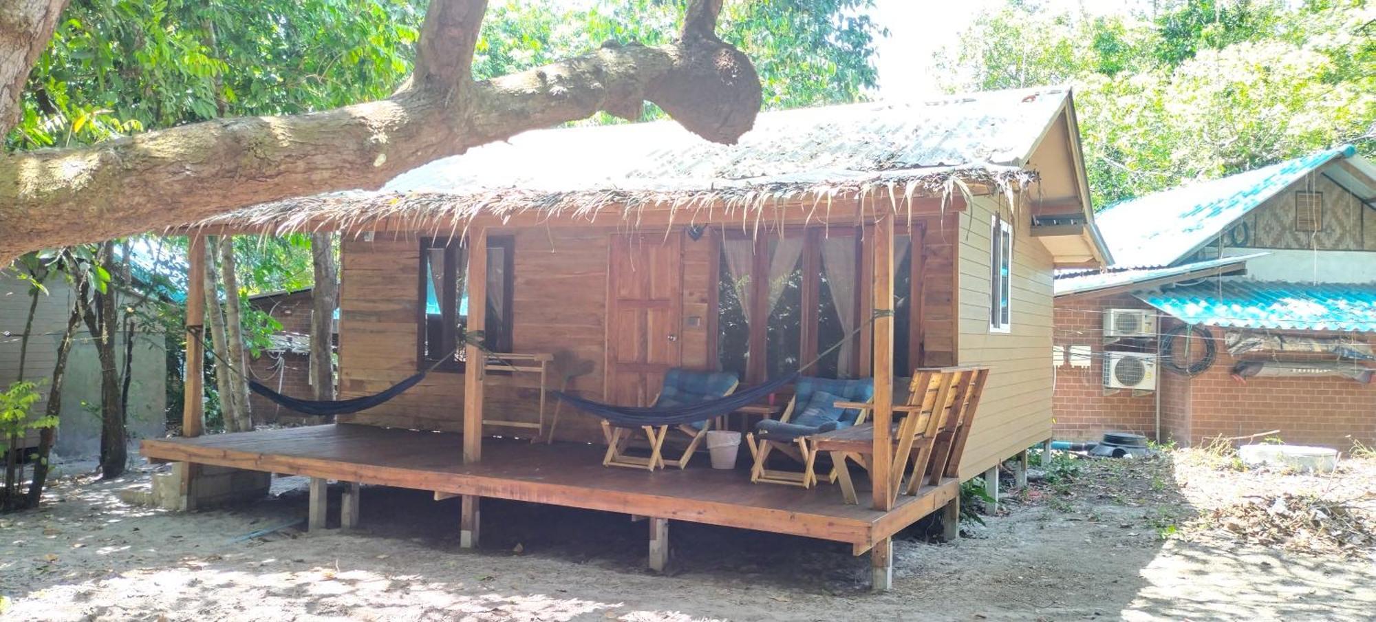 Lazy Hut Hotel Koh Phayam Luaran gambar