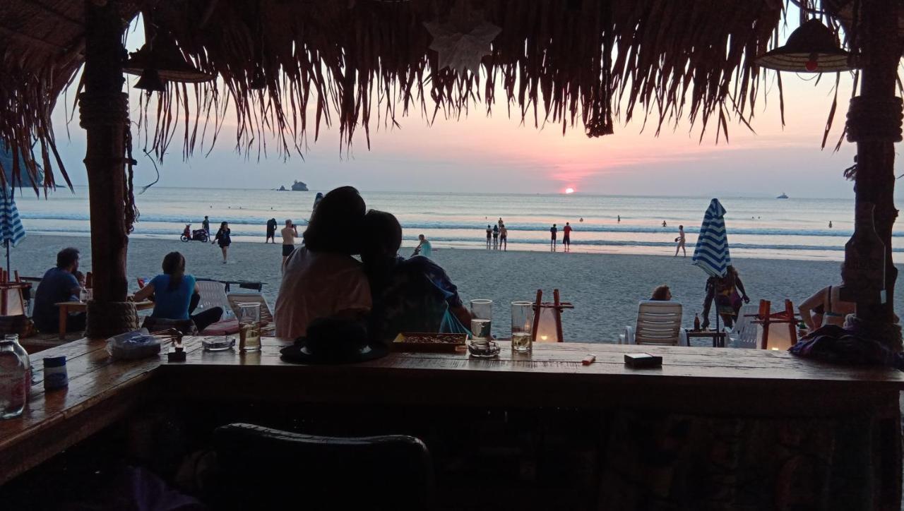 Lazy Hut Hotel Koh Phayam Luaran gambar